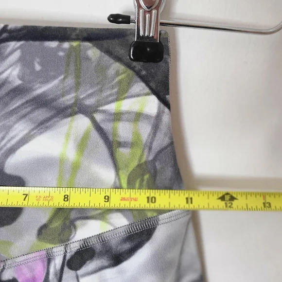 Lululemon 6" Align High-Rise Biker Short in Unicorn Throwback White Multi Sz 2 - Picture 11 of 12